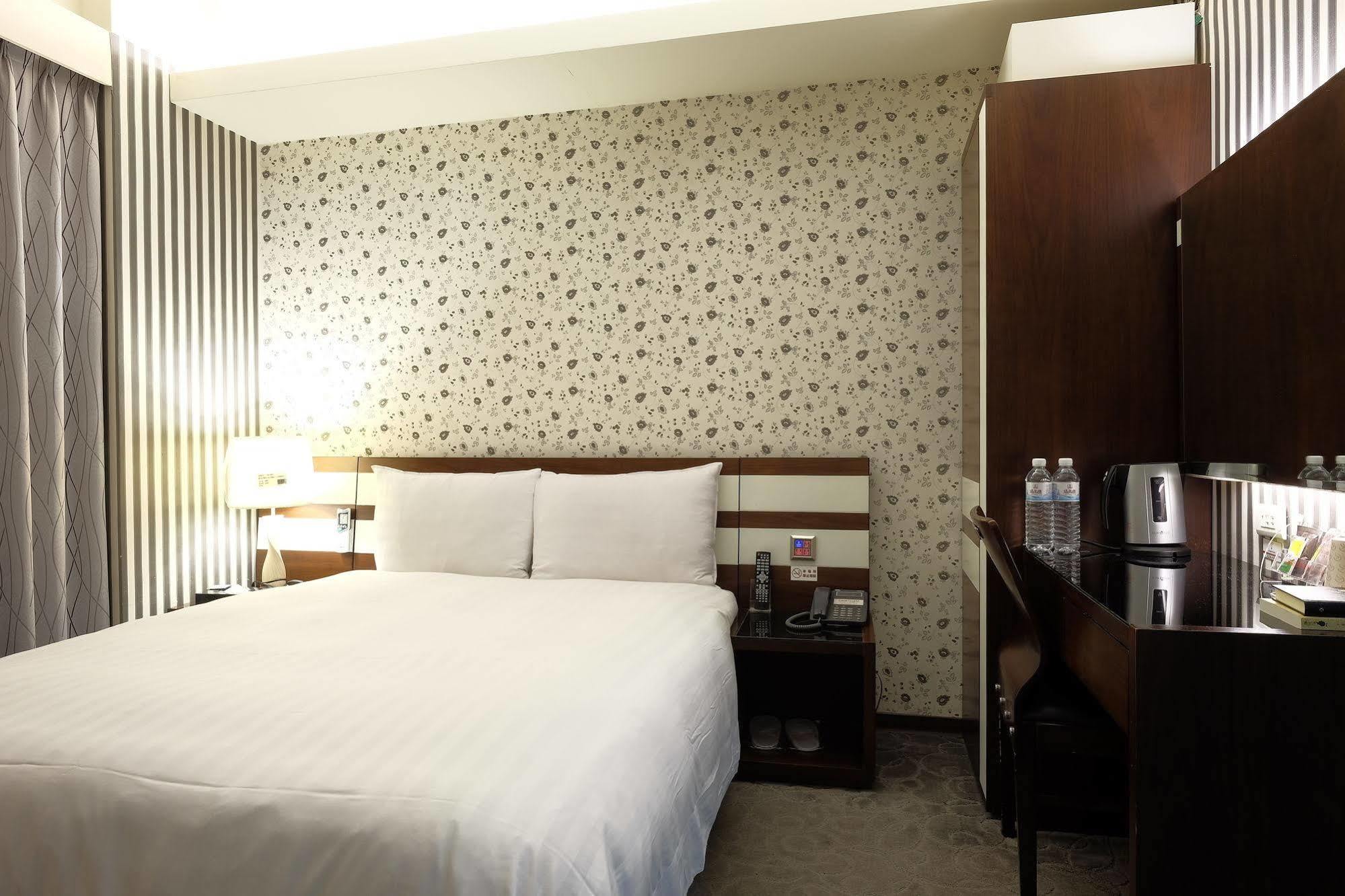 Talmud Hotel Gongyuan Taichung Exterior photo