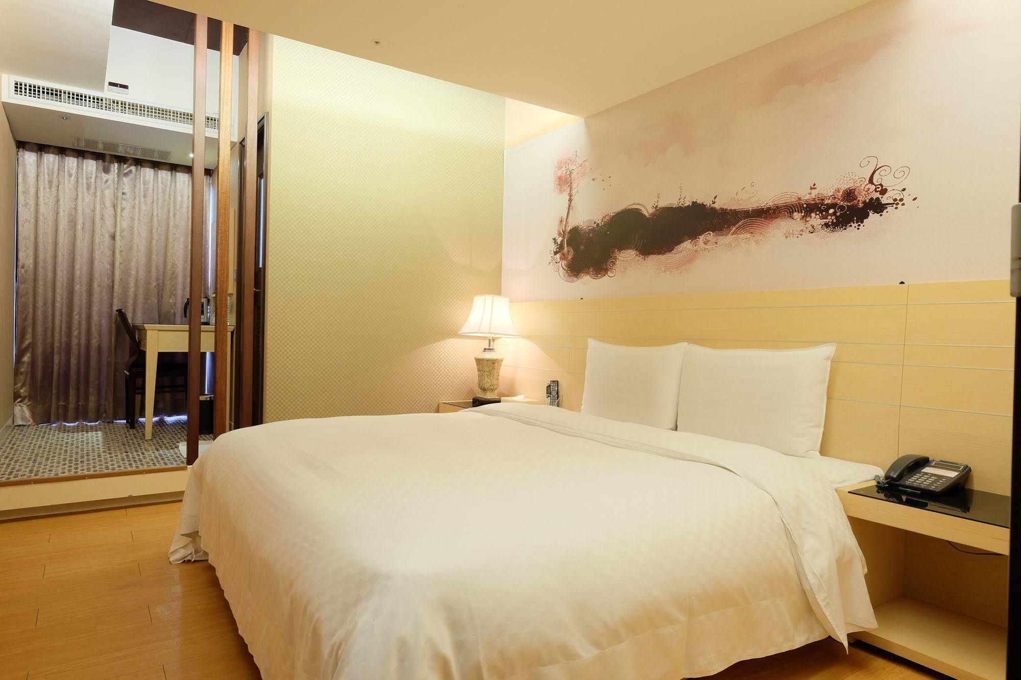 Talmud Hotel Gongyuan Taichung Exterior photo