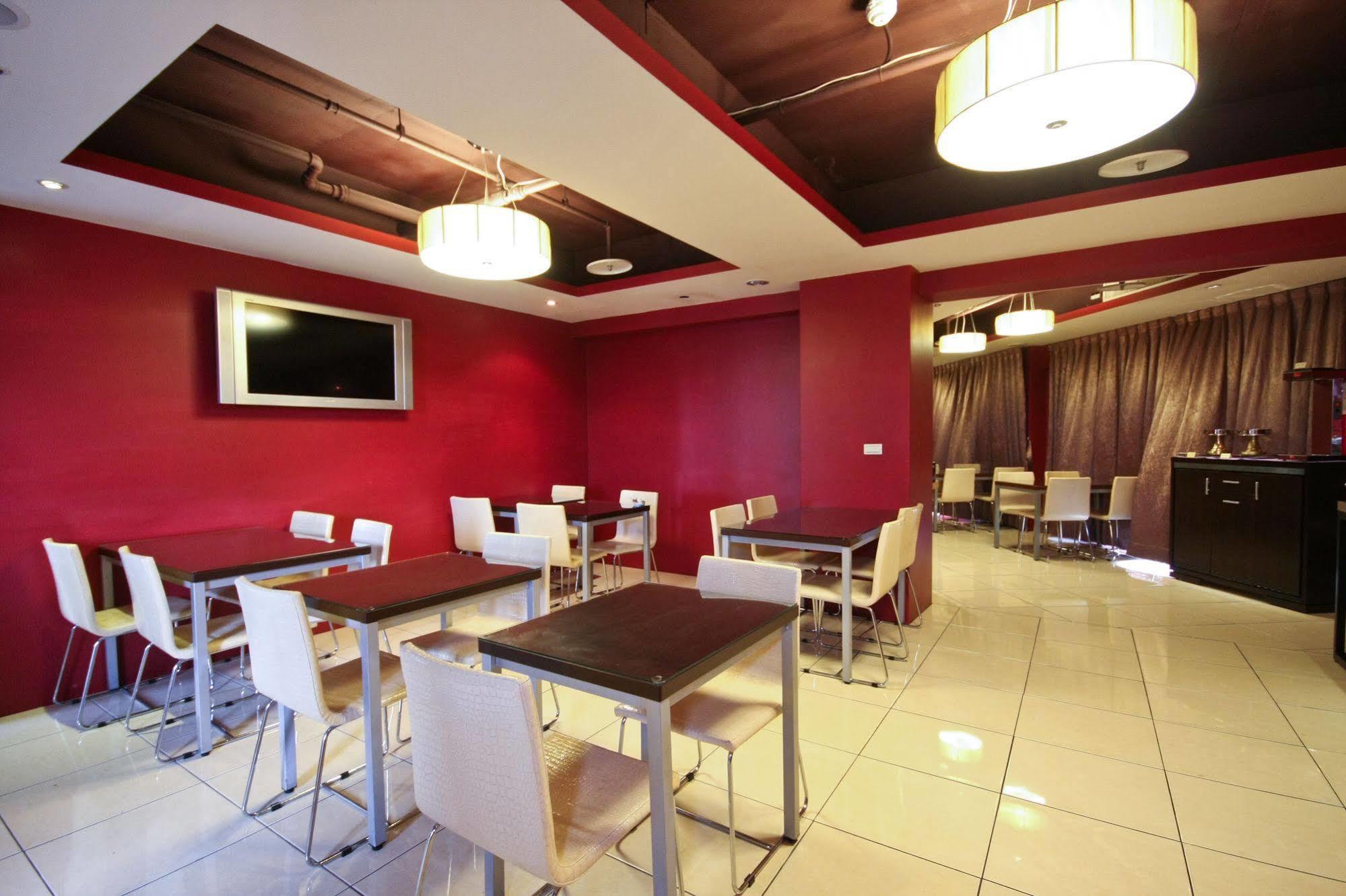 Talmud Hotel Gongyuan Taichung Exterior photo